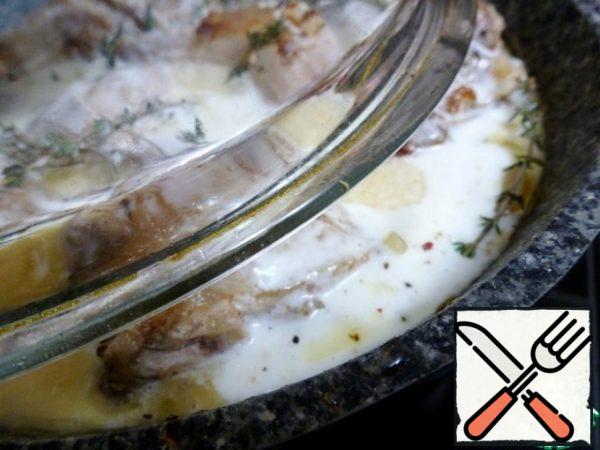 Pour the rabbit pieces and vegetables with sour cream, bring to a boil, reduce the heat, close the lid and simmer for 40-50 minutes. 20 minutes before the end of cooking, put 8-10 cherry tomatoes.
It is good to serve mashed potatoes as a side dish, or you can also serve porridge.