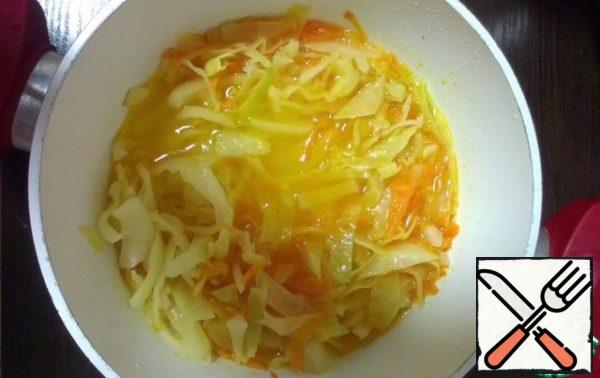 Chop the cabbage and add to the onion and carrot. Add water and simmer for 20 minutes.