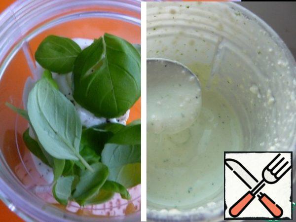 Add garlic, fresh basil leaves and whisk.
Adjust the thickness of the sauce with the amount of yogurt or vegetable oil.
Check if there is no salt, add it if necessary.
