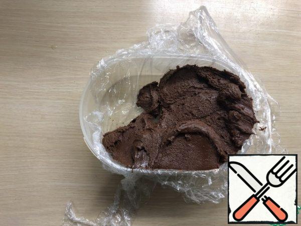 The dough turns out to be very sticky. I put it in a container or bag and put it in the refrigerator overnight.
