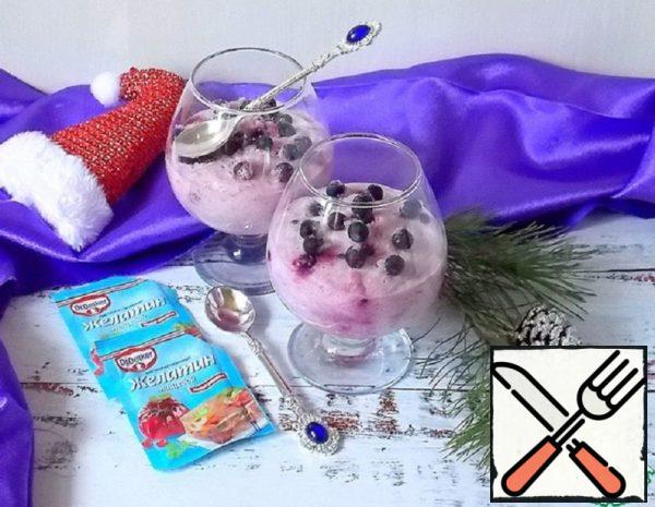 Mousse of Sour Cream with Berries Recipe