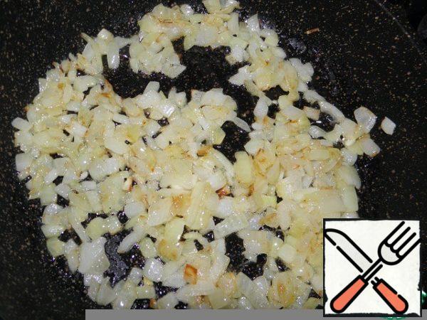 Fry the onion on high heat until Golden brown, 3-4 minutes.