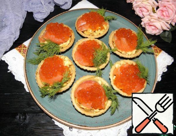 Tartlets with scrambled Eggs and red Caviar Recipe