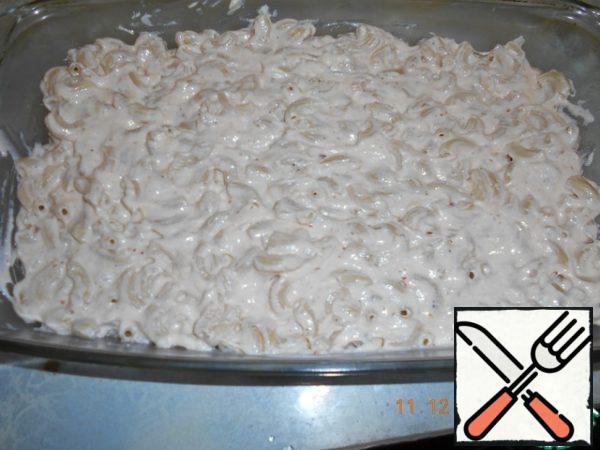 Add the pasta to the sauce, mix well and place in a greased baking dish.
