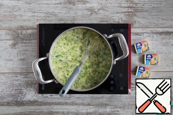 Pour 1 liter of boiling water, bring to a boil again, add cheese, stir until completely dissolved. Bring to a boil, season with salt and pepper and serve.