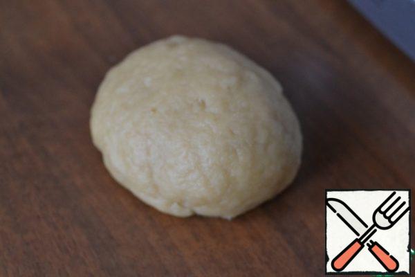 Add water, olive oil (can be replaced with sunflower) and knead the dough. Cover and let rise for 20 minutes.
