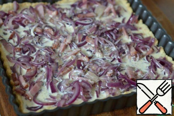 Carefully pour the onion with the brisket sour cream and cream mixture.