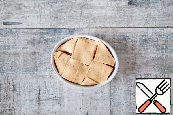 Place the mold in the lower third of the oven, bake for 20 minutes. Serve the dish very hot.