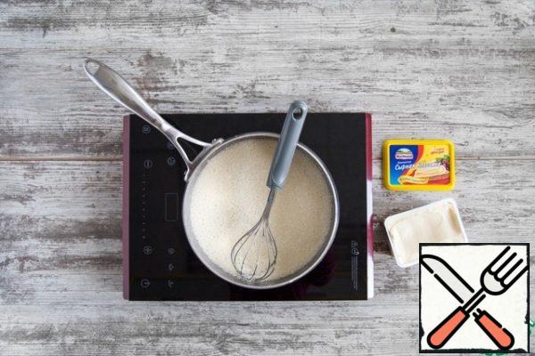Preheat the milk, mix with the melted cheese until smooth.