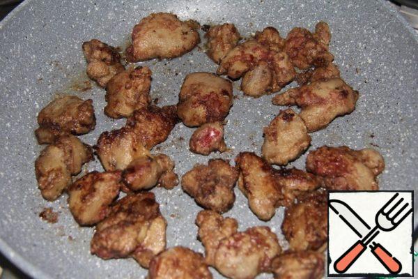 Chicken liver prepare, roll in flour and fry in vegetable or butter. 