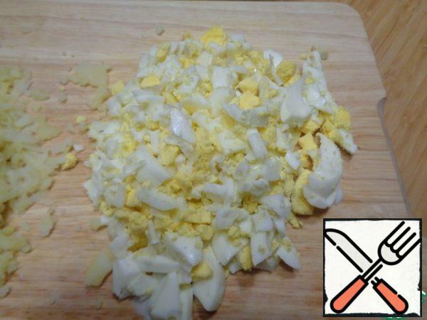 Eggs finely chop.