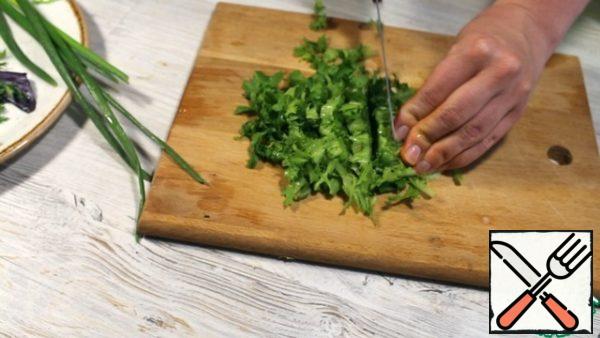 Cut finely green onions, lettuce, Basil and cilantro.