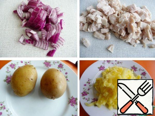 Cut the onion into cubes (or half rings). If it is very spicy, you can
pour lemon juice or vinegar.
Chicken breast (boil, cool) cut into cubes.
Boil potatoes in a uniform, cool, peel,
grate on a coarse grater.