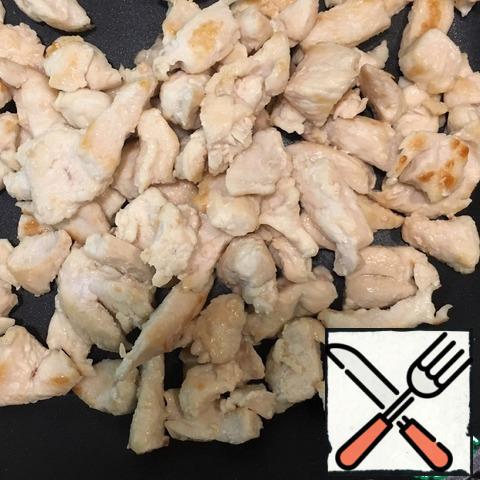 Chicken breast cut into small pieces, fry in a small amount of oil.