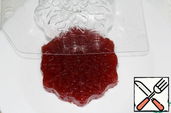 Or such a plastic for casting soap. When the marmalade cools down, it can be cut.
