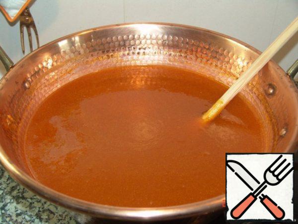During cooking marmalade should be constantly stirred with a wooden spoon.
