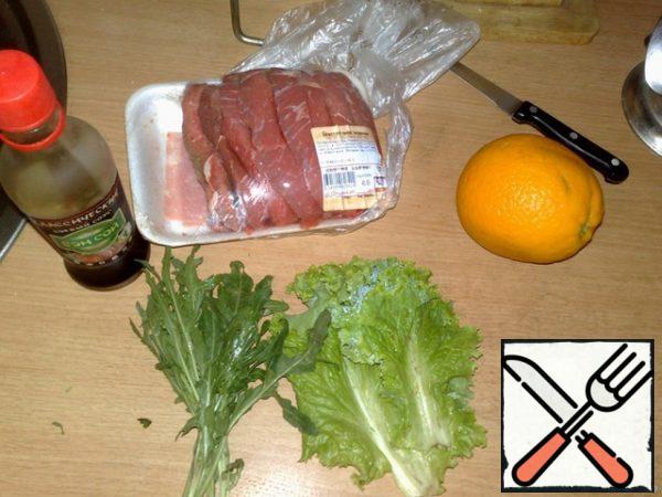 In fact, it's very simple, I ate a similar salad in an Italian restaurant.
here are the ingredients: