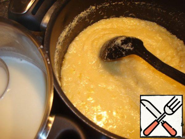 Add the hot syrup to the semolina, stirring constantly over low heat. Carefully add the semolina, because it will spray. Cook, stirring constantly, until the mass thickens and does not move away from the walls of the pan.
