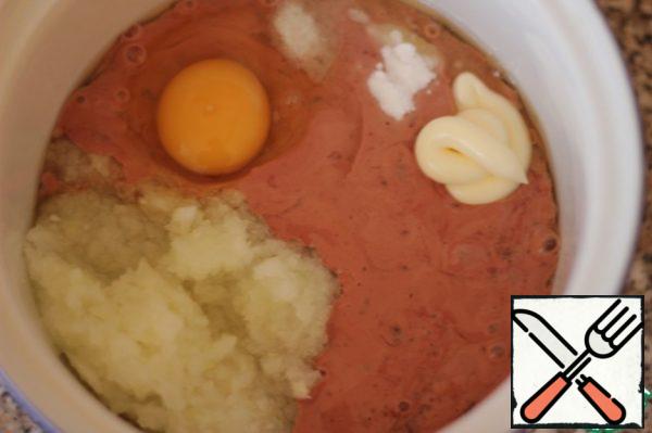 In the twisted mixture add egg, salt, soda, mayonnaise...