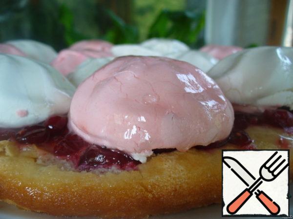 And use a spoon to apply to the surface of the cake.
Jelly freezes very quickly.

