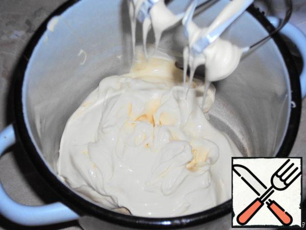 Whisk the cold cream, but do not let them turn into a lumpy mass.