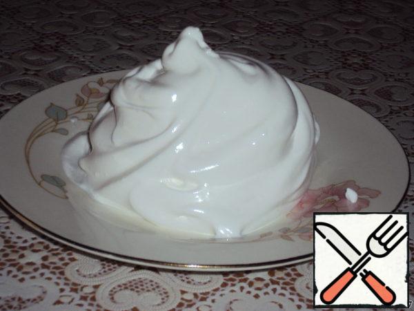 This cream-meringue is good because it is heat-treated, it is very delicate and delicious and holds its shape well.