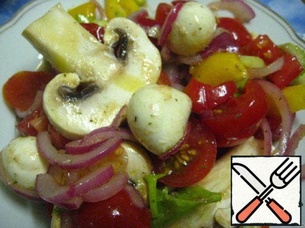 Vegetable Salad with Mushrooms and Mozzarella Recipe