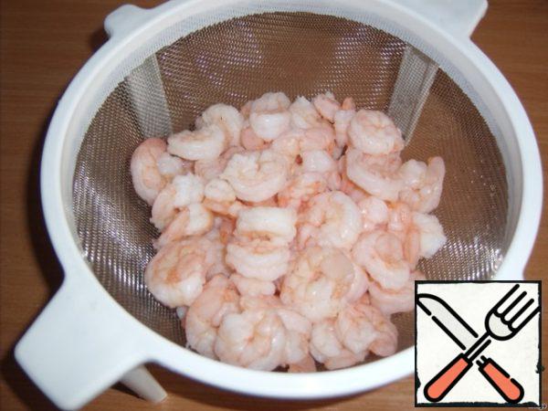 Boil shrimps, pour cold water, let water drain.