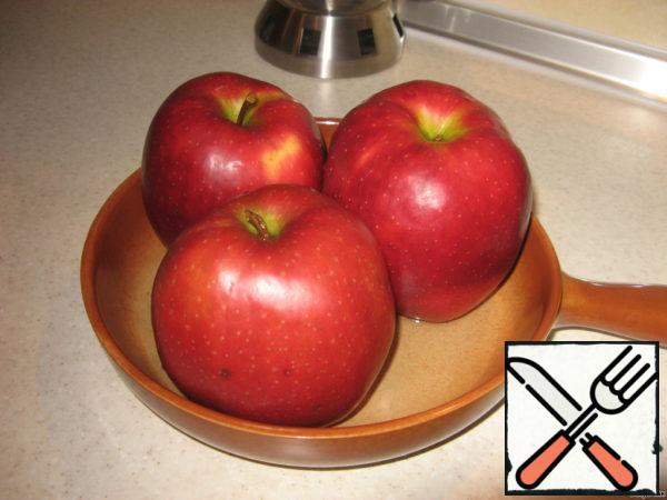 My apples are coarse-grained, so I took 3 apples, put them in a heat-resistant mold, poured some water and baked in the oven at t 200 for about 30 minutes. Apples pricked with a knife. Smaller apples will take less baking time.

