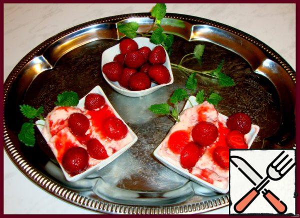 Parfait with Strawberries and Honey Recipe