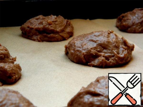 Lay the baking sheet with baking paper. Tablespoon spread round "down the hill" test. Between them should be enough space for further "growth"))) Oven should be heated to 200C. Send it cookies for 15 minutes, so that it has increased in size.