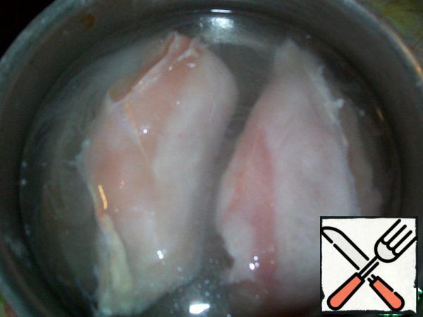 Chicken fillet (I have breast - cut into 2 parts and separated from the bone) my, soak overnight in saline.