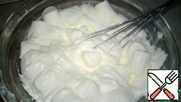 Marshmallow will increase in volume. With a whisk stir quickly until smooth.
