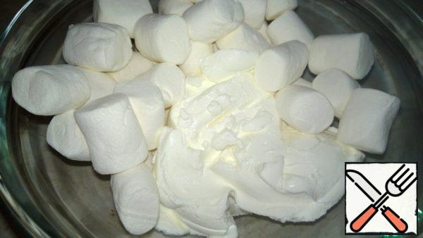 Make cream.
Put in glass bowl 250 gr mascarpone and 200g white marshmallows. Put in a microwave with a power of 800 W for 2 minutes.