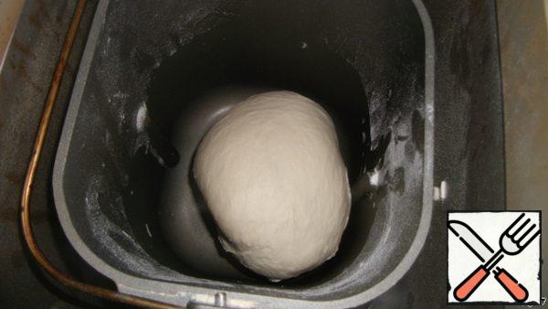Put the container in the bread maker, turn on the "Dough" mode, after 1 hour the dough is ready (time for my bread maker).