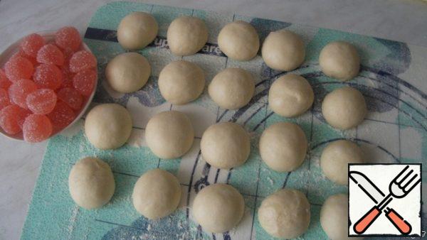 Now our dough is ready, we spread it on the board and cut it into muffins, I got 20 pieces.
