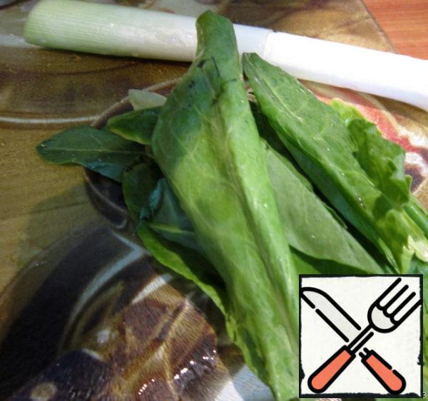 Finely chop the sorrel and leek.
