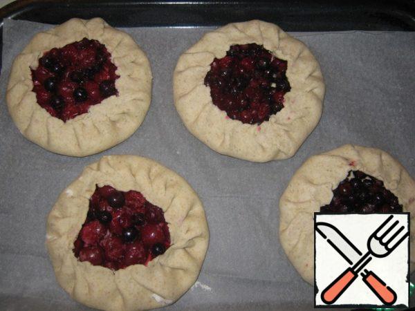Pinch the edges, you will get these wonderful biscuits.
