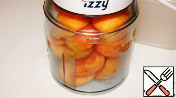 Apricots grind in a blender.