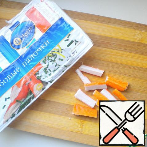 Crab sticks cut into 4 parts along and 3 across. Such is the large strips.