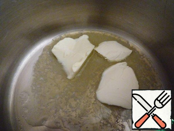 Melt margarine in a saucepan.