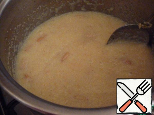 Add sugar and stir. Stirring, add milk.