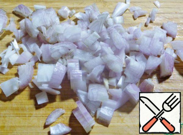 Peel and finely chop the onion.