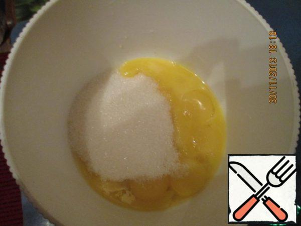 Beat the yolks with the sugar white.