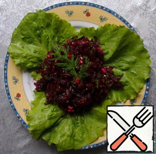 Put whole lettuce leaves on a dish or flat plate. In the center of the composition put beets, decorate it with a sprig of dill.Salad's ready.