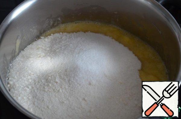 Add sugar and vanilla sugar. Put to boil on a high heat, stirring constantly, let boil and cook for another 5 minutes (if you have jelly sugar).
If a simple sugar, then cook until the mass is boiled until a thick consistency.
It is necessary to disturb constantly that the banana did not burn! Even while it's still boiling mass!
