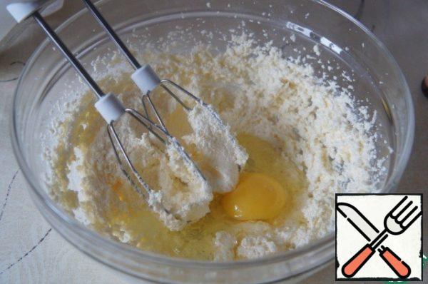 In another bowl, beat the butter and sugar with a mixer until light and fluffy, about 2 minutes.
