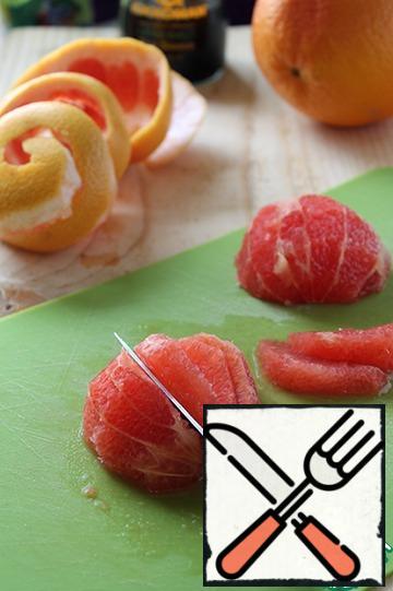 Sharp knife cut slices of grapefruit.
