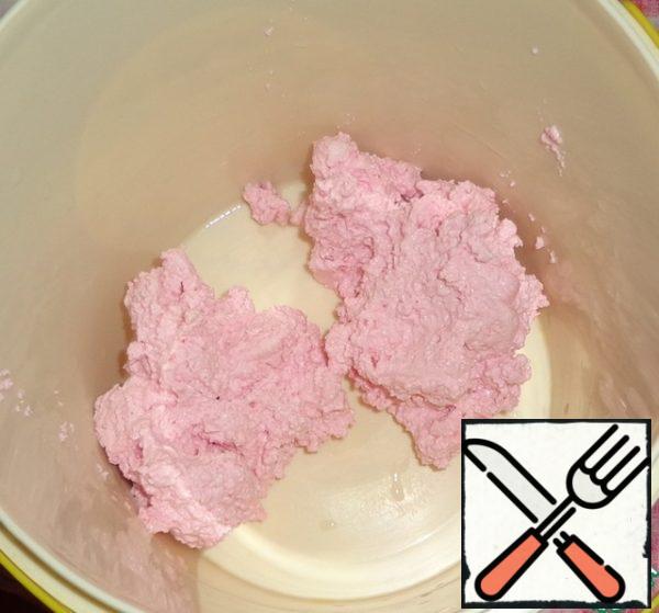 Put the marshmallows on a steam bath or in a microwave oven to soften.
