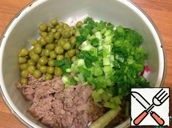 Add the peas and finely chopped green onions.
